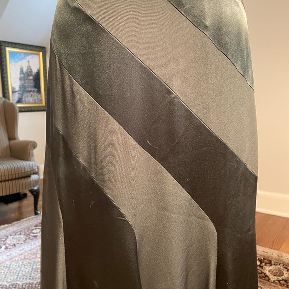 Luxury Paris Designer Jacques Molko Gray Bias Silk evening gown - Picture 4 of 14